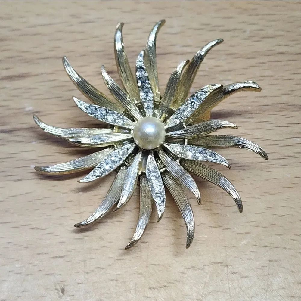 Vintage Lisner Brooch Gold Flower Crystal & Pearl